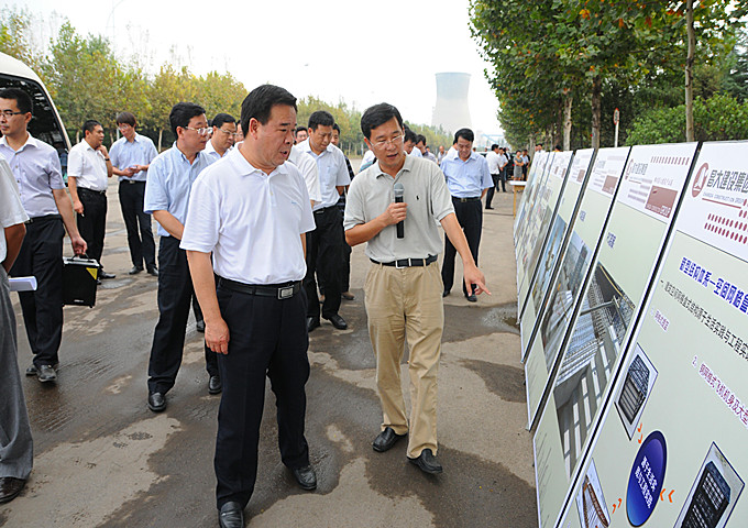 徐鵬強(qiáng)董事長(zhǎng)陪同劉曙光市長(zhǎng)調(diào)研集團(tuán)產(chǎn)業(yè)園